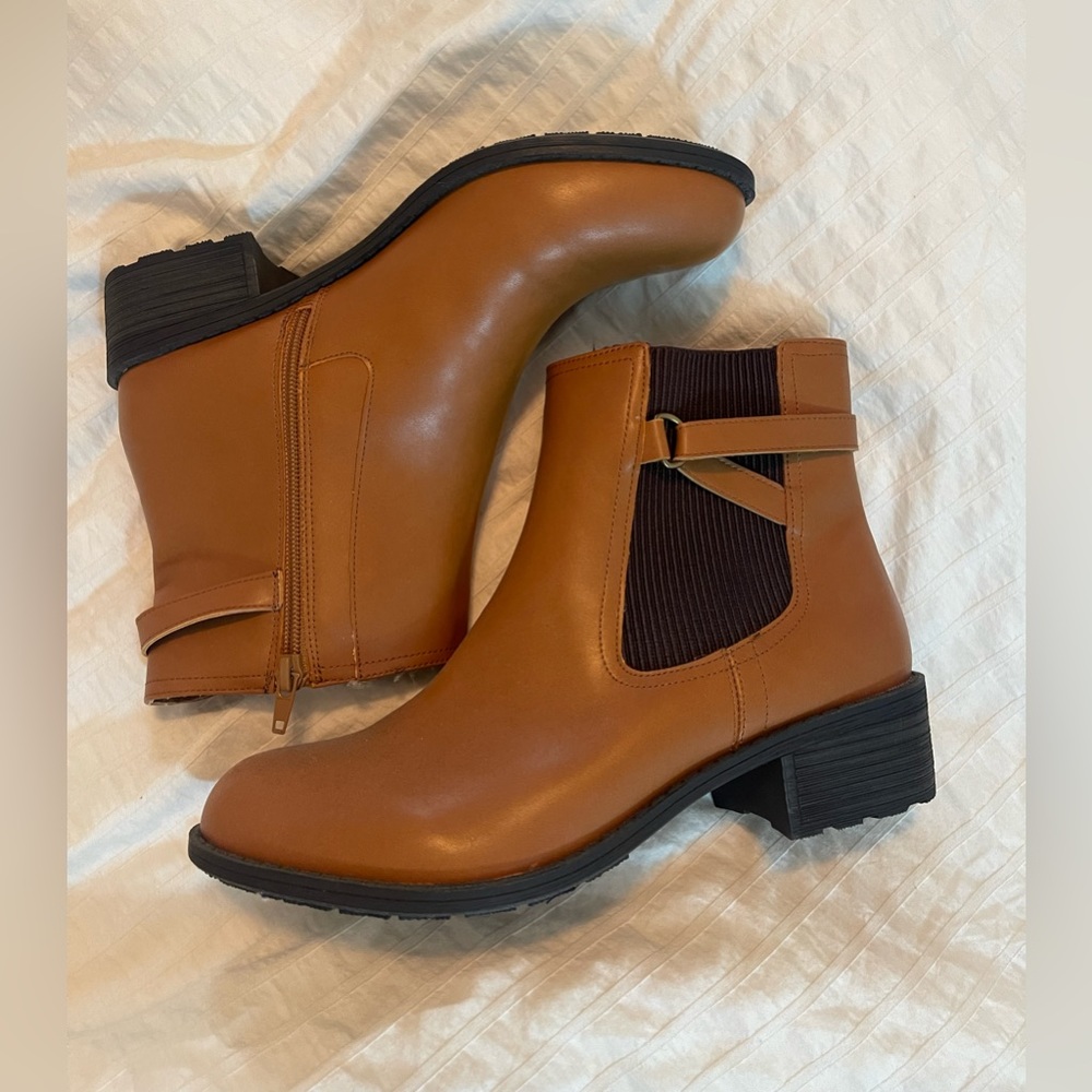 Brown booties 🤎